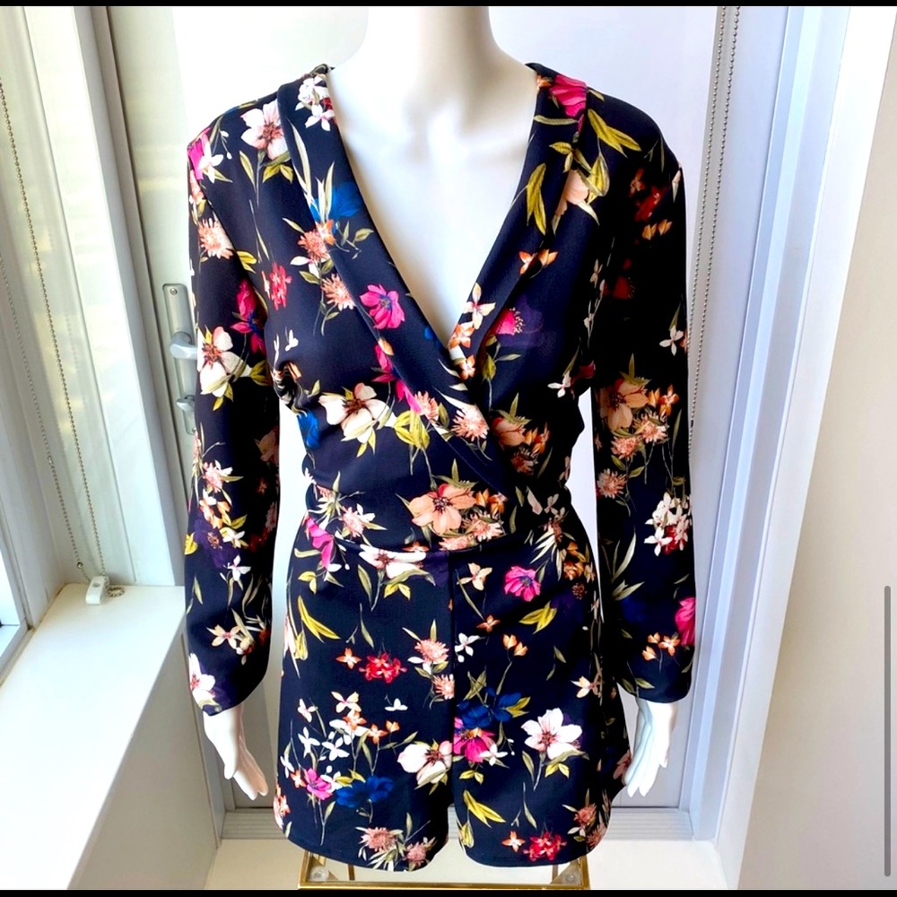 COPY - DYNAMITE Floral Long Sleeve Jumpsuit Romper